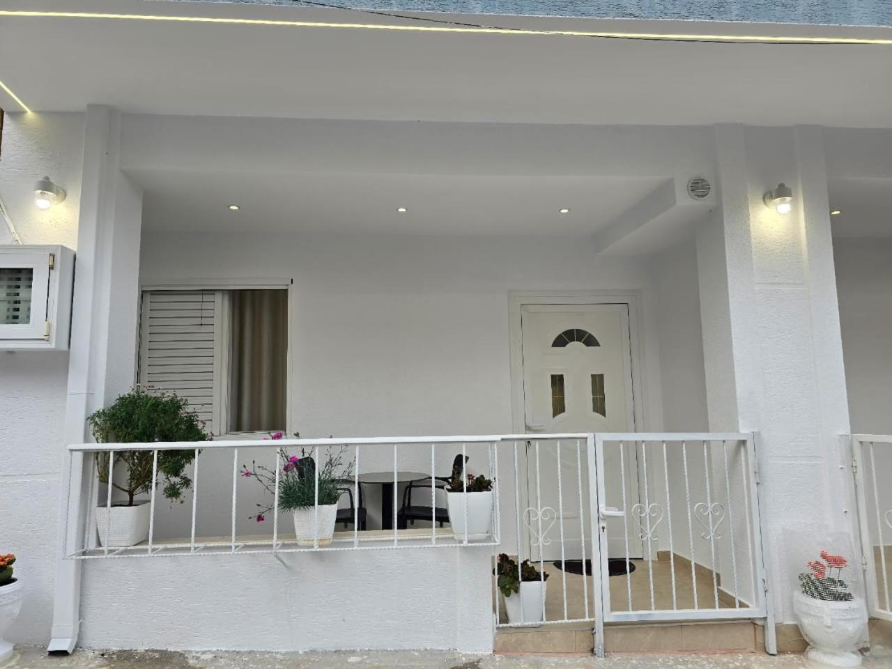 Aila Apartment Sarandë Exterior foto